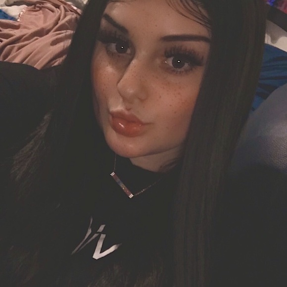 Meet your posher Shelly! - Picture 1 of 1